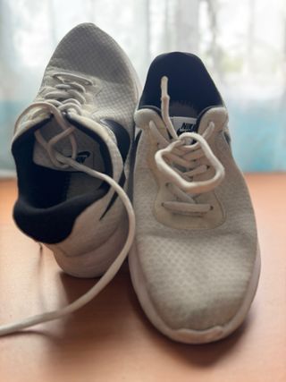 Tenis Nike blancos - deportivos