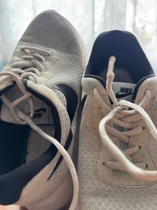 Tenis Nike blancos - deportivos