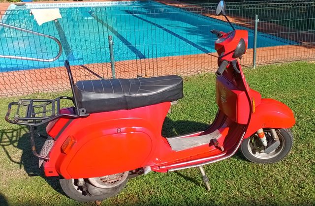 Vespa PK 125 roja