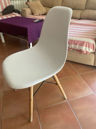 Silla de diseño blanca