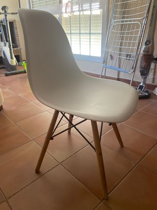 Silla de diseño blanca