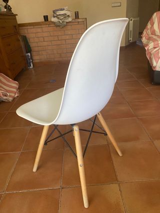 Silla de diseño blanca
