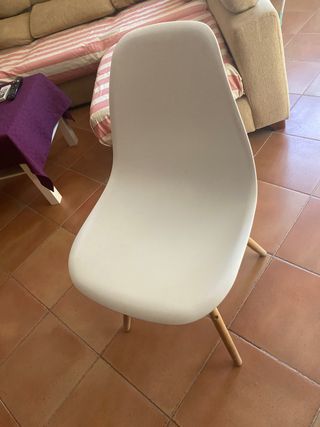 Silla de diseño blanca