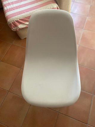 Silla de diseño blanca