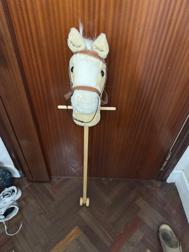 Caballo balancín infantil