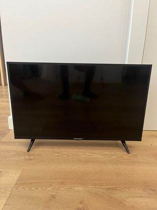 TV LED Thomson 32" 32HD5506 + Soporte pared