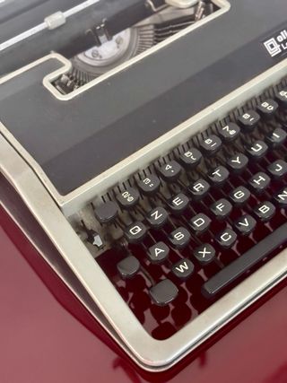 Macchina da scrivere Olivetti Lettera DL Vintage
