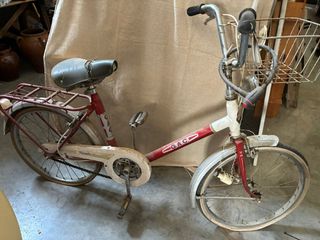 3 Bicicletas antiguas rojas