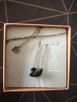 Pack Collar Swarovski cisne negro Y Anillo