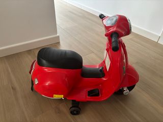 Vespa 6v roja - Moto infantil