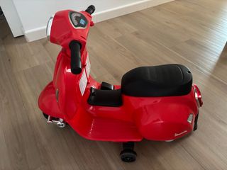 Vespa 6v roja - Moto infantil