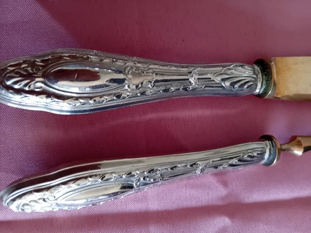 Set posate antiche: coltello e forchetta