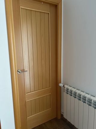 Puerta madera maciza (varios modelos y unidades)