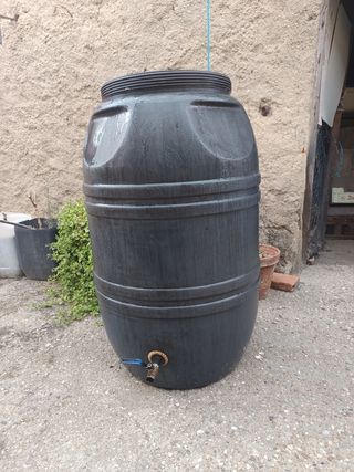 Bidones para hacer vino. 
