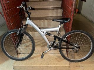 Bicicleta montaña doble suspensión