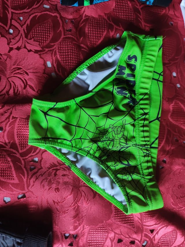 Costume Spiderman bimbo e boxer decathlon.