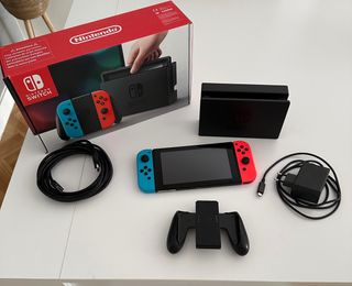 Nintendo Switch - Azul y Rojo
