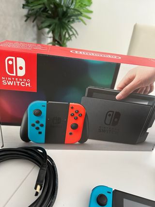 Nintendo Switch - Azul y Rojo