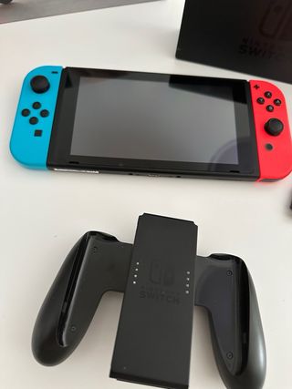 Nintendo Switch - Azul y Rojo