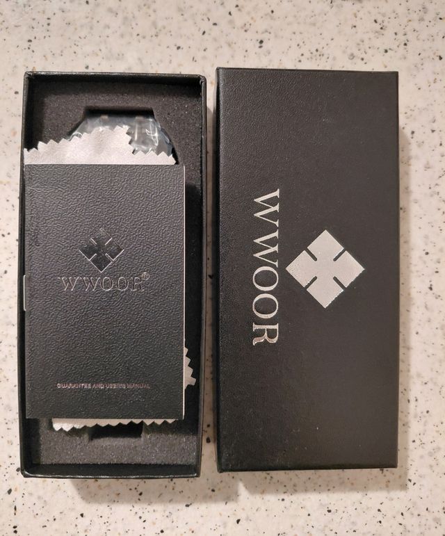 Orologio WWOOR quadrato nero