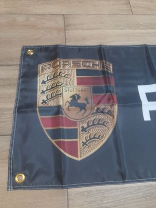 Bandera Porsche: Negra, con logo porsche 
