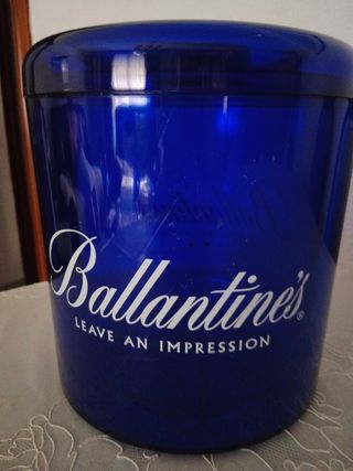 Cubitera Ballantine's Azul ➕ otra sín tapa.