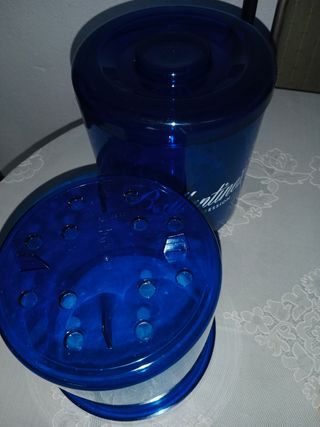 Cubitera Ballantine's Azul ➕ otra sín tapa.