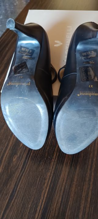 37, Tacones negros Primadonna, un solo uso