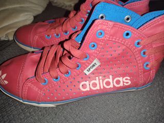 Zapatillas Adidas rosas y azules