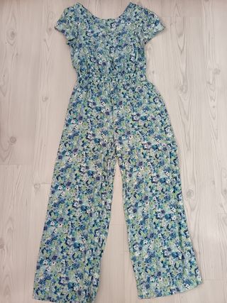 Mono estampado con flores azules y verdes