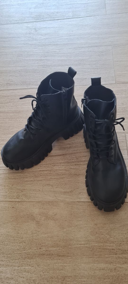 Botines negros - Tacon bajo