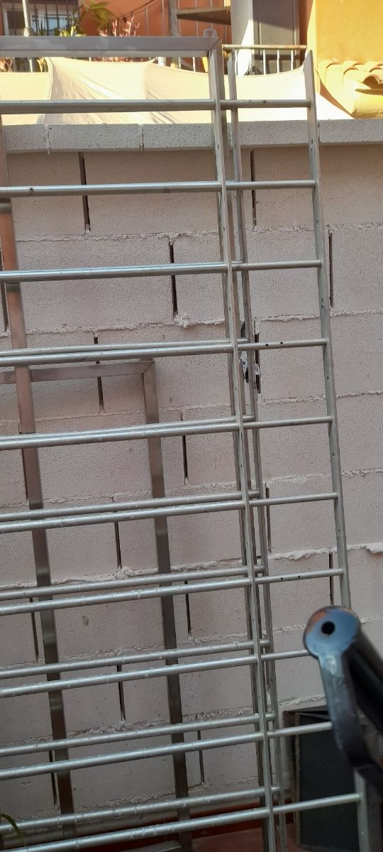 2 Rejas metálicas antiocupas