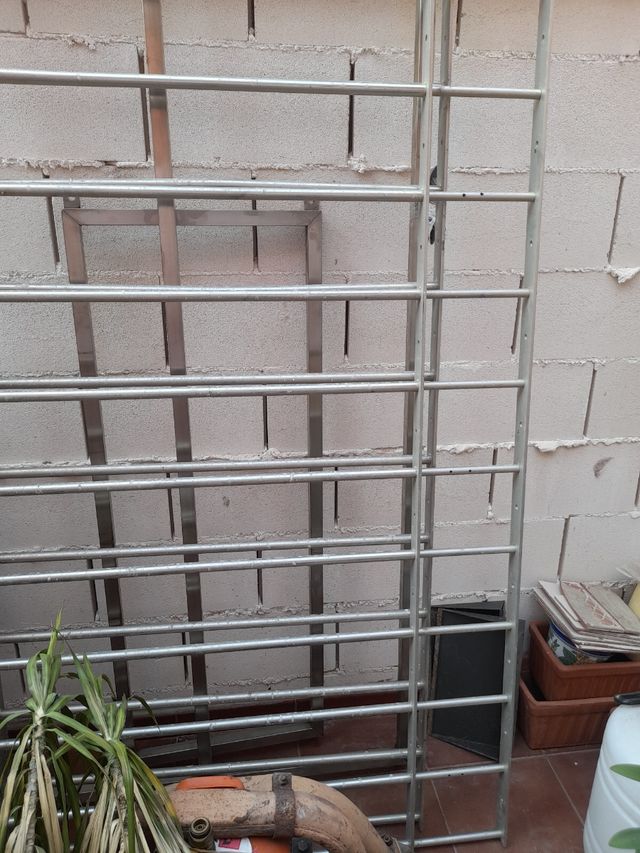 2 Rejas metálicas antiocupas
