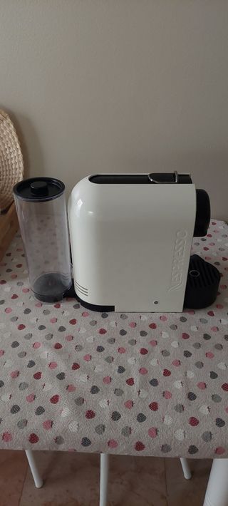 Cafetera Nespresso Krups U blanca