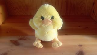 Pollito de peluche amarillo