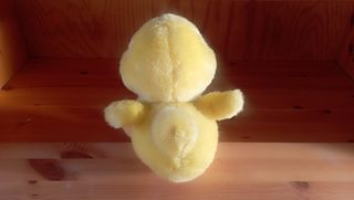 Pollito de peluche amarillo