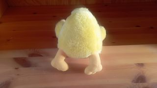 Pollito de peluche amarillo