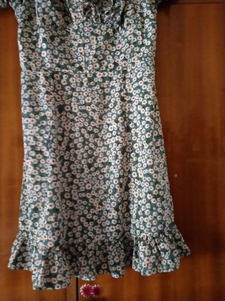 Vestido floral verde sin estrenar 