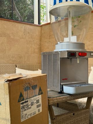 Expendedora Ugolini - Bebidas Frias