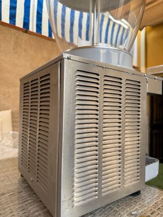 Expendedora Ugolini - Bebidas Frias