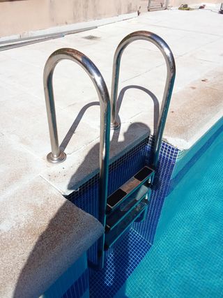 Escalera piscina metalica - plata