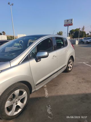 Peugeot 3008 2011