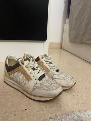 Zapatillas Michael Kors blancas y marrón