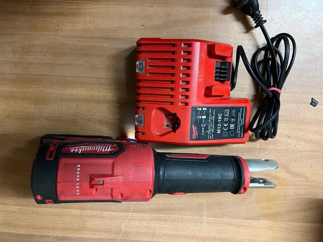 Cortadora Milwaukee M18