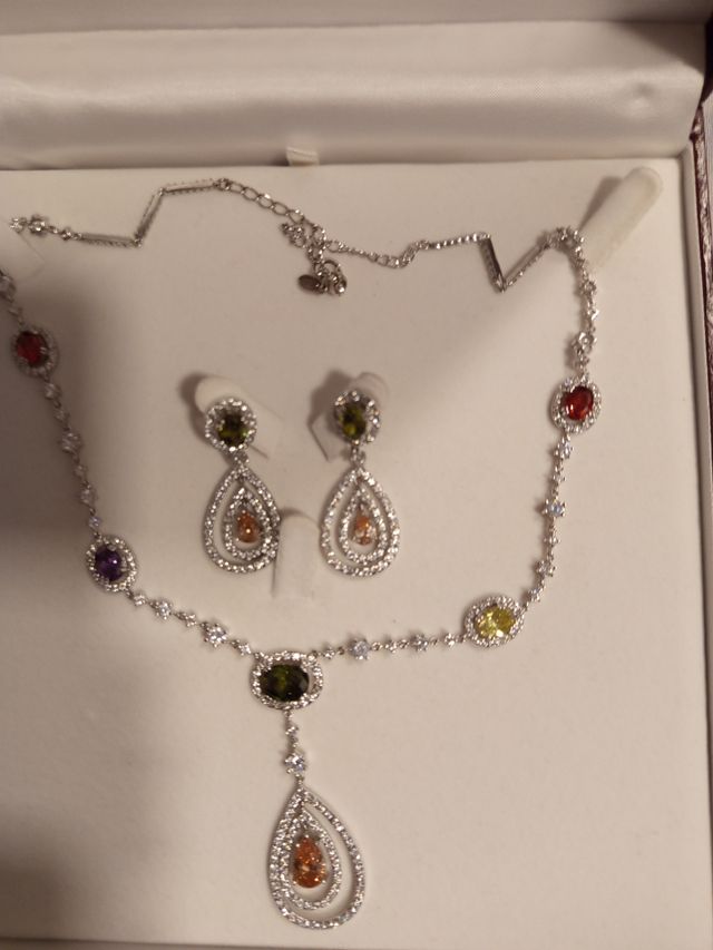 Gargantilla y pendientes multicolor plata