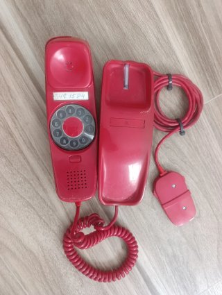 Teléfono rojo vintage