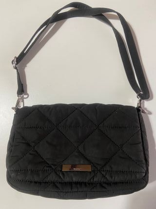 Bolso negro acolchado Bershka
