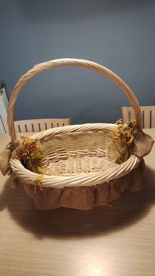 Cesta mimbre decorada boda