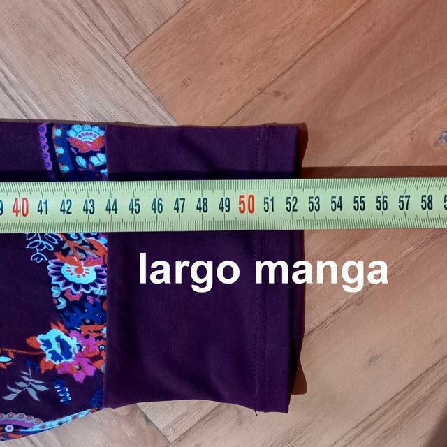 Vestido burdeos estampado de Antea 