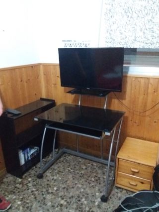 Mesa ordenador cristal negra